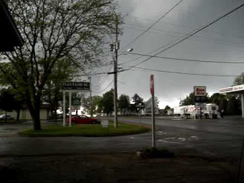 Tornado weather: When a weather advisory is broadcast, keep an eye out for trouble!