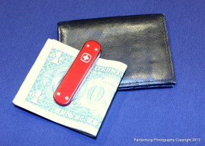 A money clip might be the best bet if you need to carry large amounts of cash.