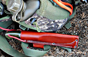 The Tundra comes with a sturdy leather Sharpshooter-style sheath.